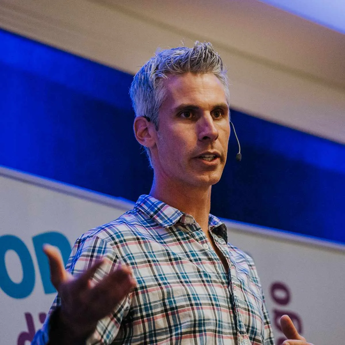 Peter Baumgartner speaking with developers at DjangoCon